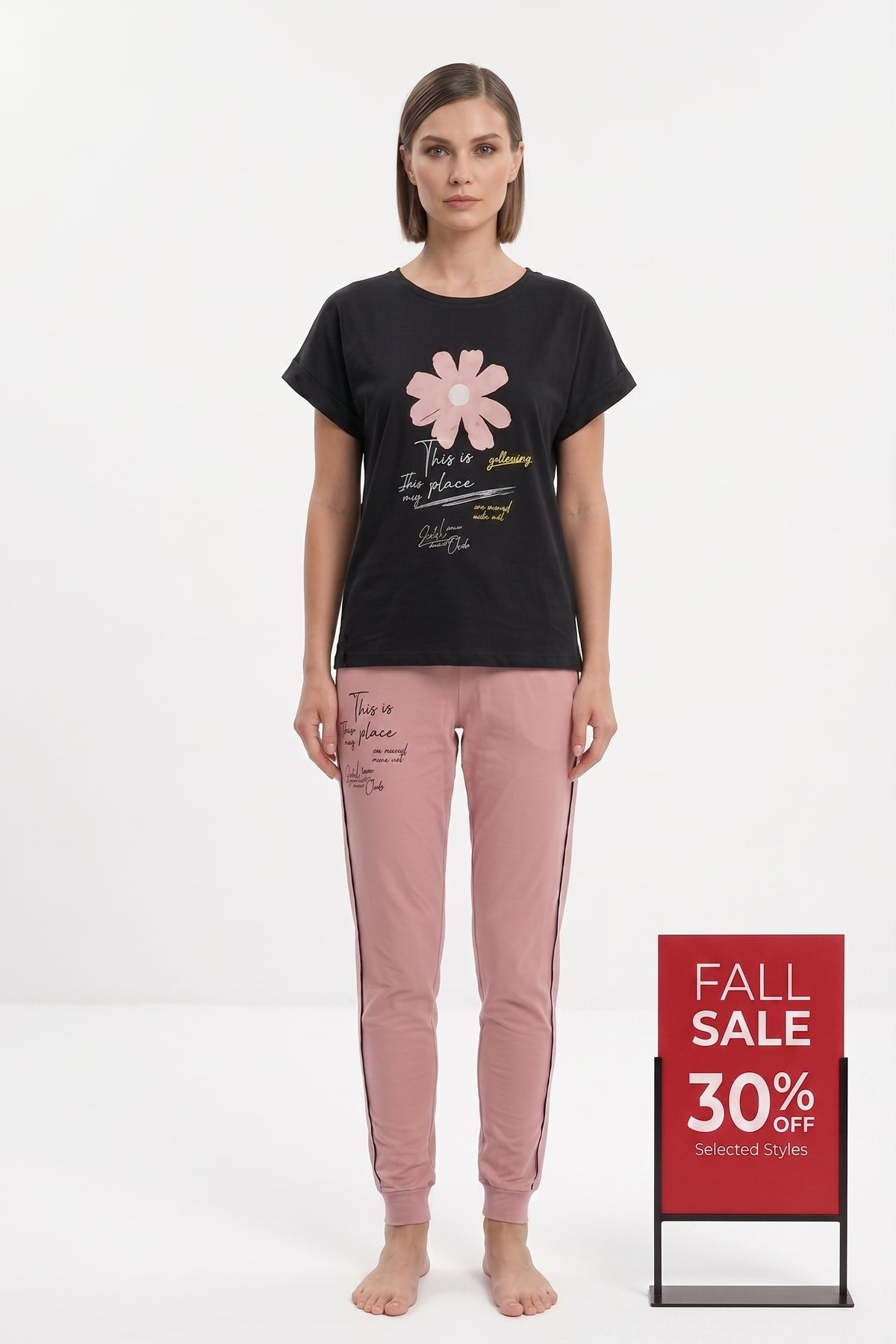Women's pajamas set, short-sleeved top and comfortable trousers